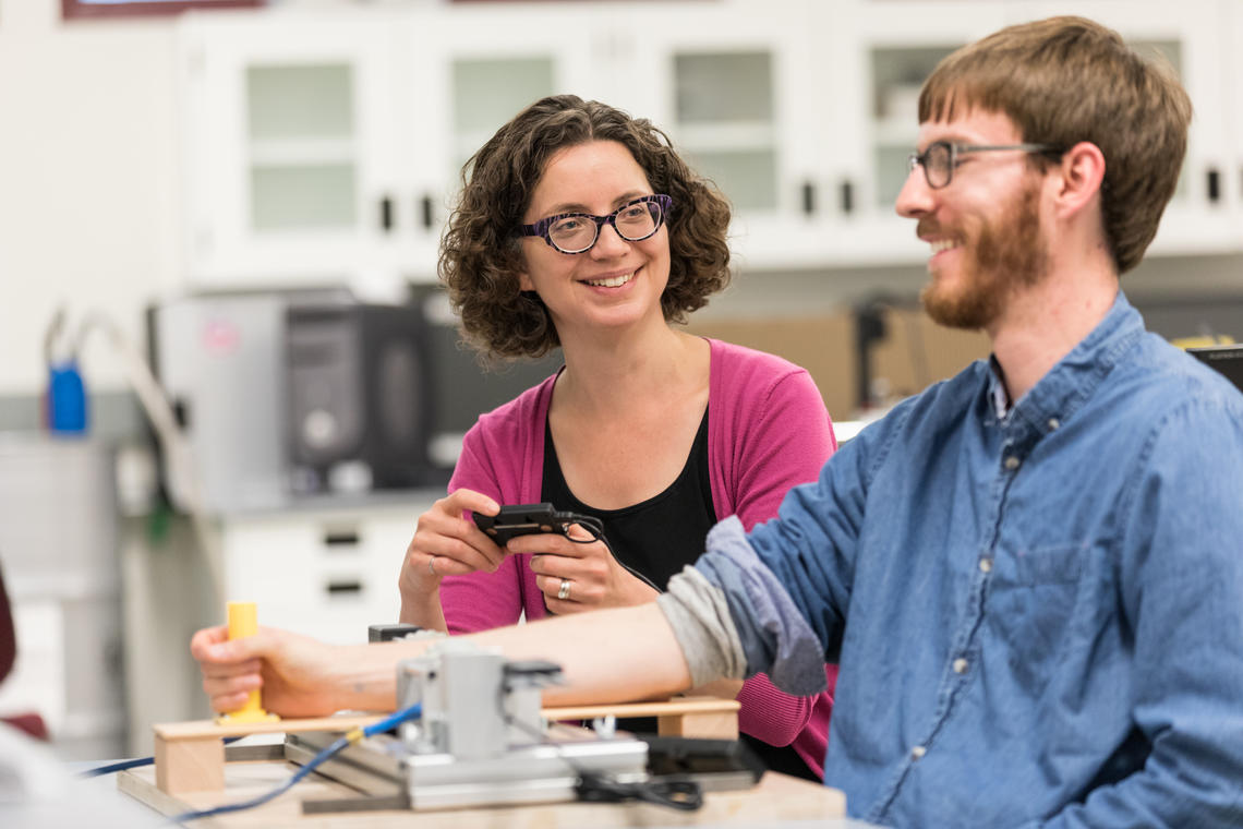 Elise Fear is professor of electrical and computer engineering and member of the CSM’s Charbonneau Institute. She and other researchers are collaborating on a project that would measure hydration levels in older adults patients without the need for urine or blood samples.