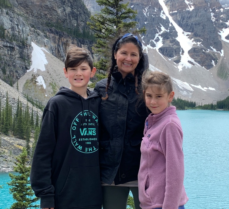 Dr. Jennifer Leason with her children Dr. Jennifer Leason with her children